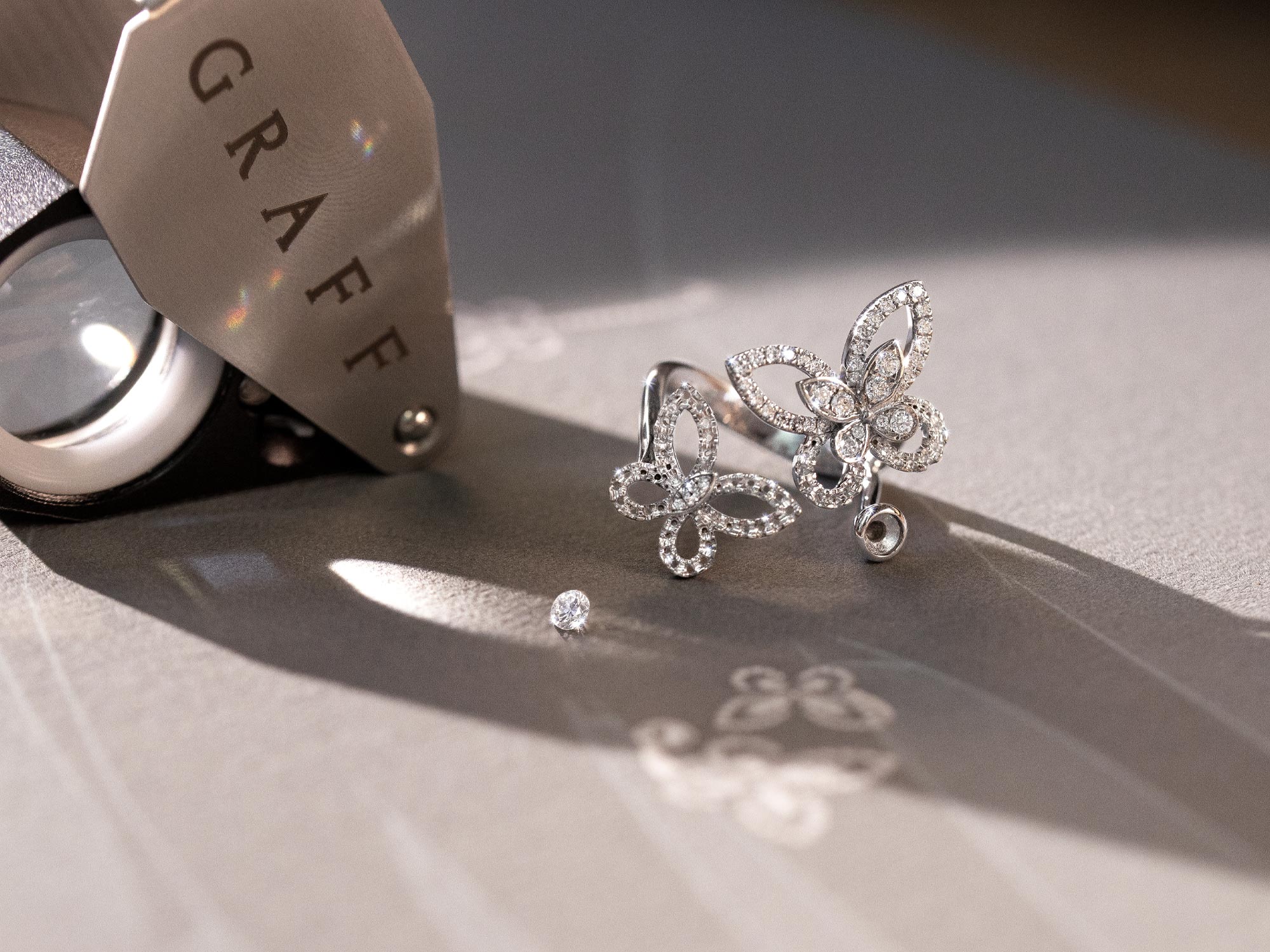 ダブル バタフライ シルエット ダイヤモンド リング, White Gold | Graff